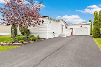 6362 Kims Dr, Victor, NY 14564