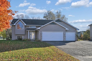 452 Park Cir, Norwood Young America, MN 55368