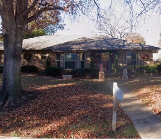 2712 Lucas Dr, Arlington, TX 76015