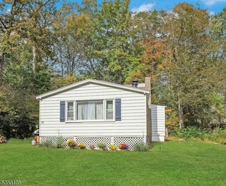 28 Risley Rd, Hewitt, NJ 07421