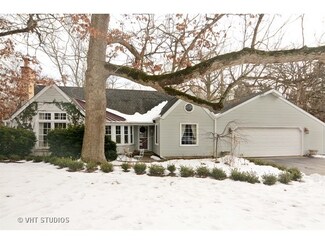 407 Devonshire Rd, Tower Lakes, IL 60010