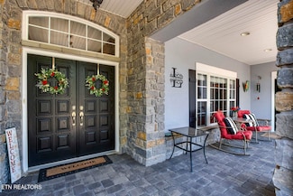 104 Greenfinch Dr, Vonore, TN 37885