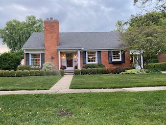 1782 Hollywood Ave, Grosse Pointe Woods, MI 48236