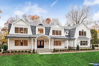 46 Locust Ln, Upper Saddle River, NJ 07458