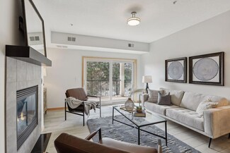 10806 S Shore Dr Unit 103, Plymouth, MN 55441