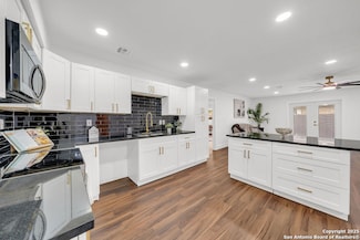 6326 Club Oaks St, San Antonio, TX 78249