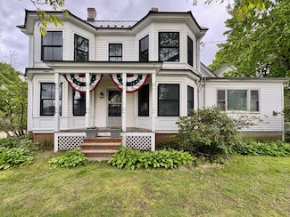 52 High St, North Berwick, ME 03906