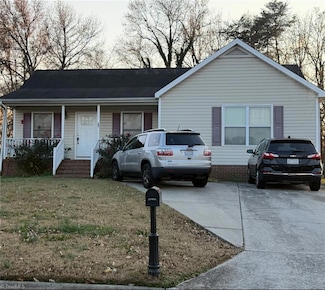 7 Fieldale Ct, Greensboro, NC 27406