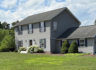 49 Macintosh Dr, Hudson, NY 12534