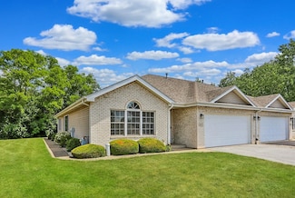 217 Hillcrest Ln, Steger, IL 60475