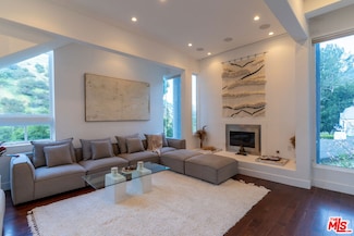 1857 N Beverly Dr, Beverly Hills, CA 90210