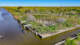 1015 3rd St, Gilchrist, TX 77617