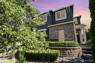 4005 W Briarcliff Ln, Seattle, WA 98199