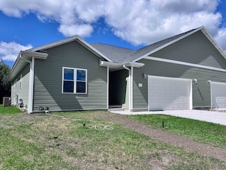 690 N Main St, Fall River, WI 53932