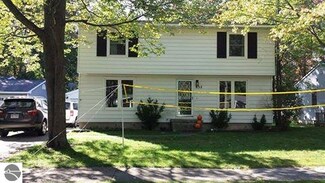 932 Rose Ct, Traverse City, MI 49686