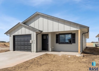 6704 E Thimbleweed St, Sioux Falls, SD 57110