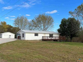 27824 Buenia Dr, Warsaw, MO 65355