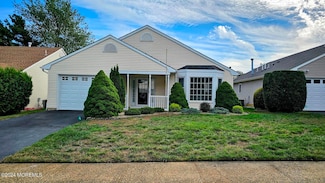 5 Deer Run Ln, Brick, NJ 08724