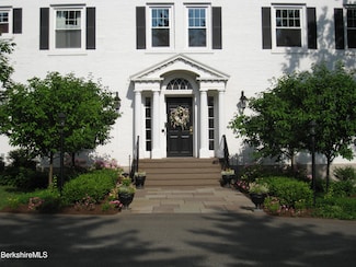 33 Maplewood Ave Unit 202, Pittsfield, MA 01201