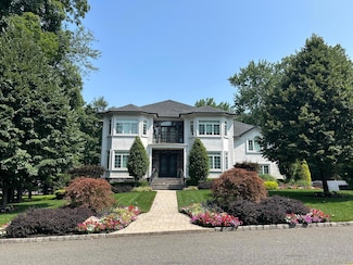38 S Parker Dr, Monsey, NY 10952