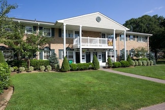 111 College Rd Unit 8-M, Selden, NY 11784