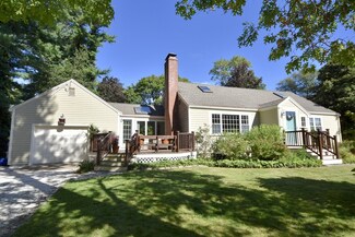 11 Crapo St, Marion, MA 02738