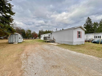 8467 P 5 Rd, Gladstone, MI 49837