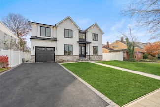 45 Mist Ln, Westbury, NY 11590