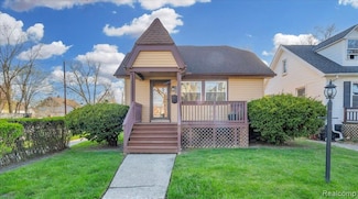 1449 Wayburn St, Grosse Pointe, MI 48230