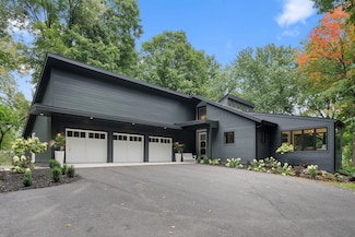 3 Crescent St, Wayzata, MN 55391