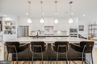 7585 Sawyer Farm Way Unit 904, McLean, VA 22102