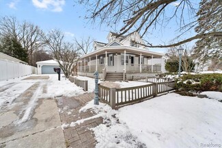 30619 Maplewood St, Garden City, MI 48135
