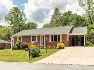1101 Cherokee Dr, Hendersonville, NC 28739