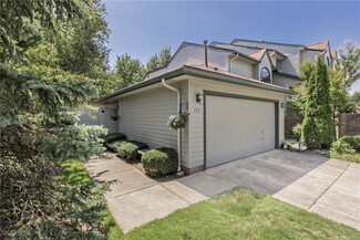 109 Fox Hollow Ct, Cleveland, OH 44124