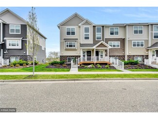 7524 Woods Edge Blvd, Lino Lakes, MN 55014