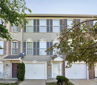 12 Robinson Circle Dr, Saint Louis, MO 63136