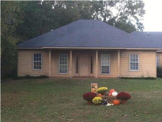 512 Birdsong Ln, Edwards, MS 39066