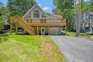 1044 Wallenpaupack Dr, Lake Ariel, PA 18436