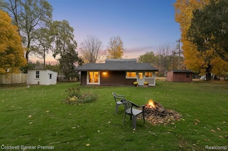 2988 Farmers Creek Rd, Metamora, MI 48455