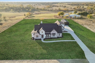 711 Hummingbird Ln, Justin, TX 76247