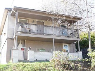 19 Penn St, Manor, PA 15665