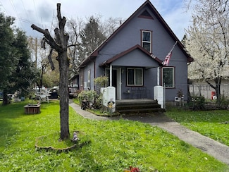 523 SE L St, Grants Pass, OR 97526
