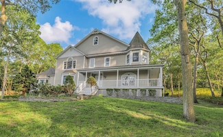 176 Lower Sheep Pasture Rd, East Setauket, NY 11733