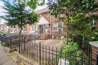 32-23 76th St, Flushing, NY 11370