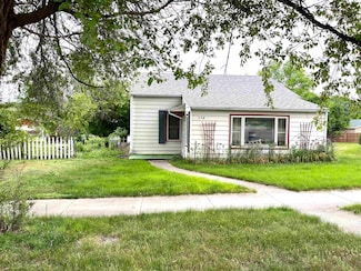 338 S 5th St, Hot Springs, SD 57747