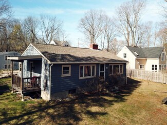 2 Tara Ln, Kittery, ME 03904