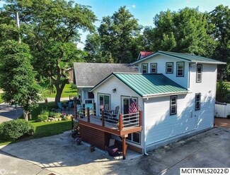 15381 1st St, Clear Lake, IA 50428