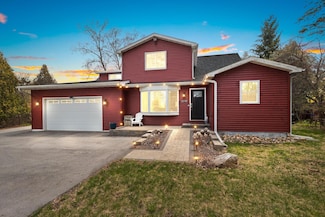 1020 Lakeview Dr, Algoma, WI 54201
