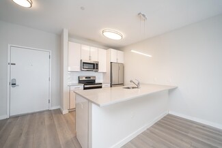 16 Bennett St Unit 213, Jersey City, NJ 07304