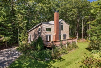 221 Shore Rd, Cape Neddick, ME 03902